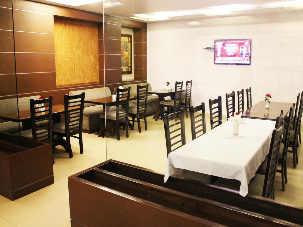 Hotel Oyo Premium Kaushambi Indirapuram Exterior foto